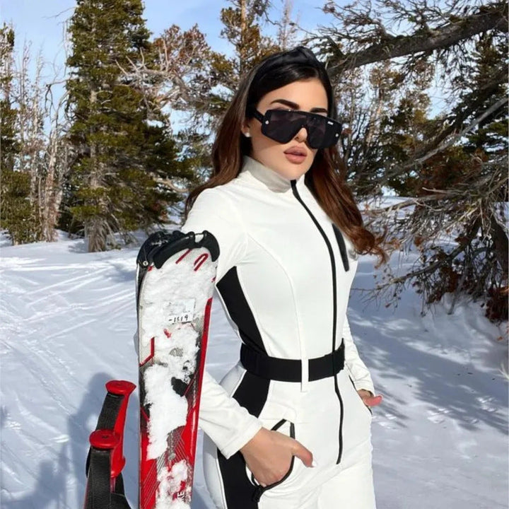 Abbigliamento sci donna vita alta, per comfort e stile sulle piste innevate.