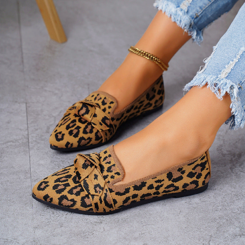 Scarpe basse donna eleganti slip-on con punta affusolata e fiocco, ideali per comfort quotidiano e stile.
