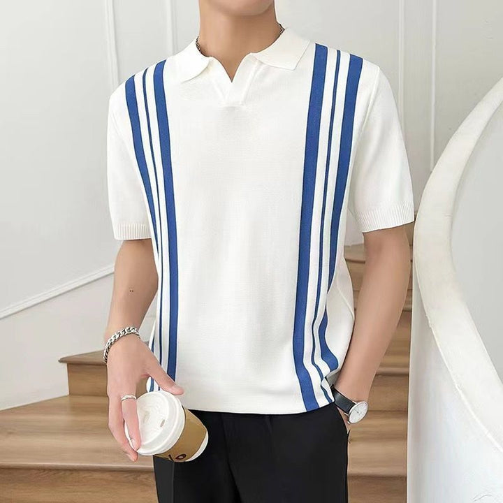 T-shirt uomo aderente estiva a righe multicolore, perfetta per un abbigliamento casual e alla moda.