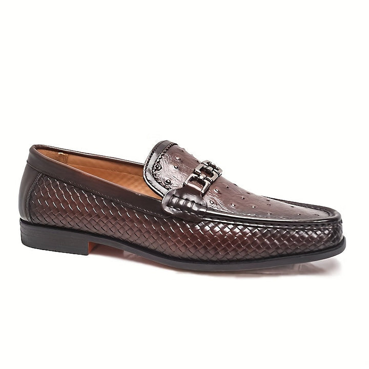 Mocassini uomo neri in pelle intrecciata, vista laterale. Eleganza casual slip-on, perfetti per ogni outfit.