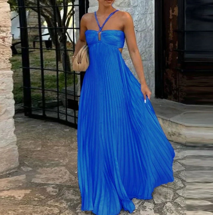 Abito da sera donna, plissettato, senza maniche, con collo halter e taglio a vita alta.