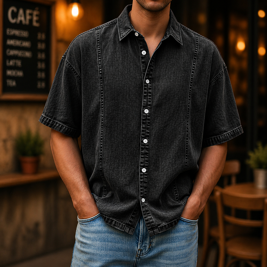 Camicia uomo a maniche corte, vestibilità comoda, colletto classico. Ideale per estate/primavera casual.