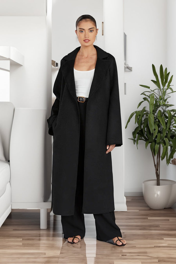 Elegante cappotto invernale da donna, con colletto ampio, ottimo per il freddo e per un tocco di classe.