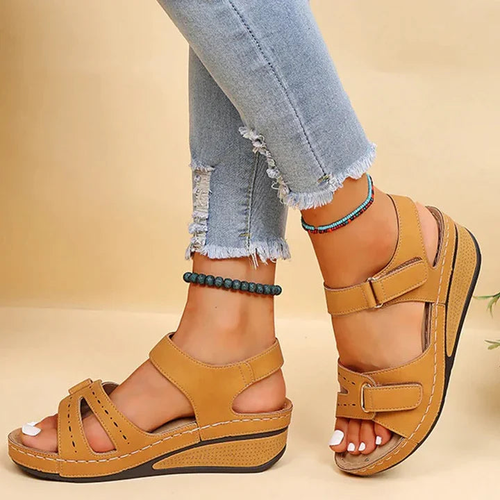 Scarpe estive donna: sandali traspiranti e antiscivolo, con supporto arco per passeggiate comode.