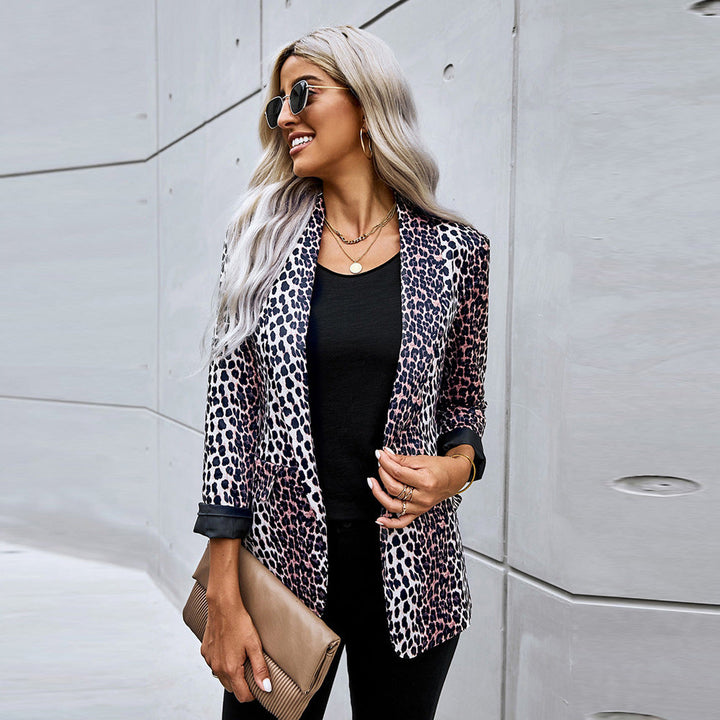 Blazer donna ampio con stampa leopardata, elegante e comodo per outfit casual chic o da ufficio. Moda autunno versatile.