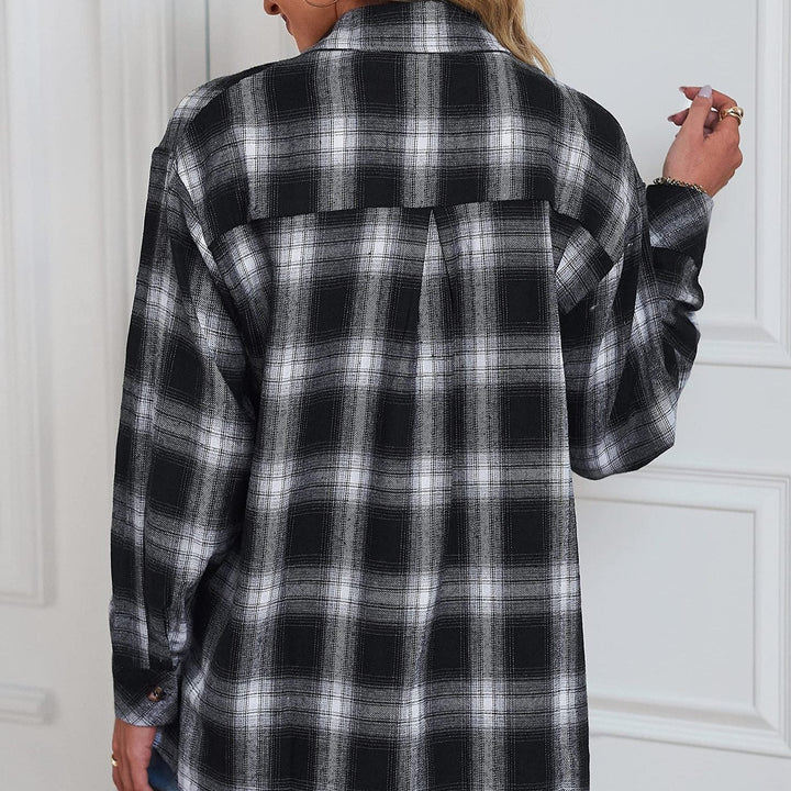 Camicia lunga a quadri donna, manica lunga. Stile casual versatile, perfetta per outfit quotidiani e moda femminile.