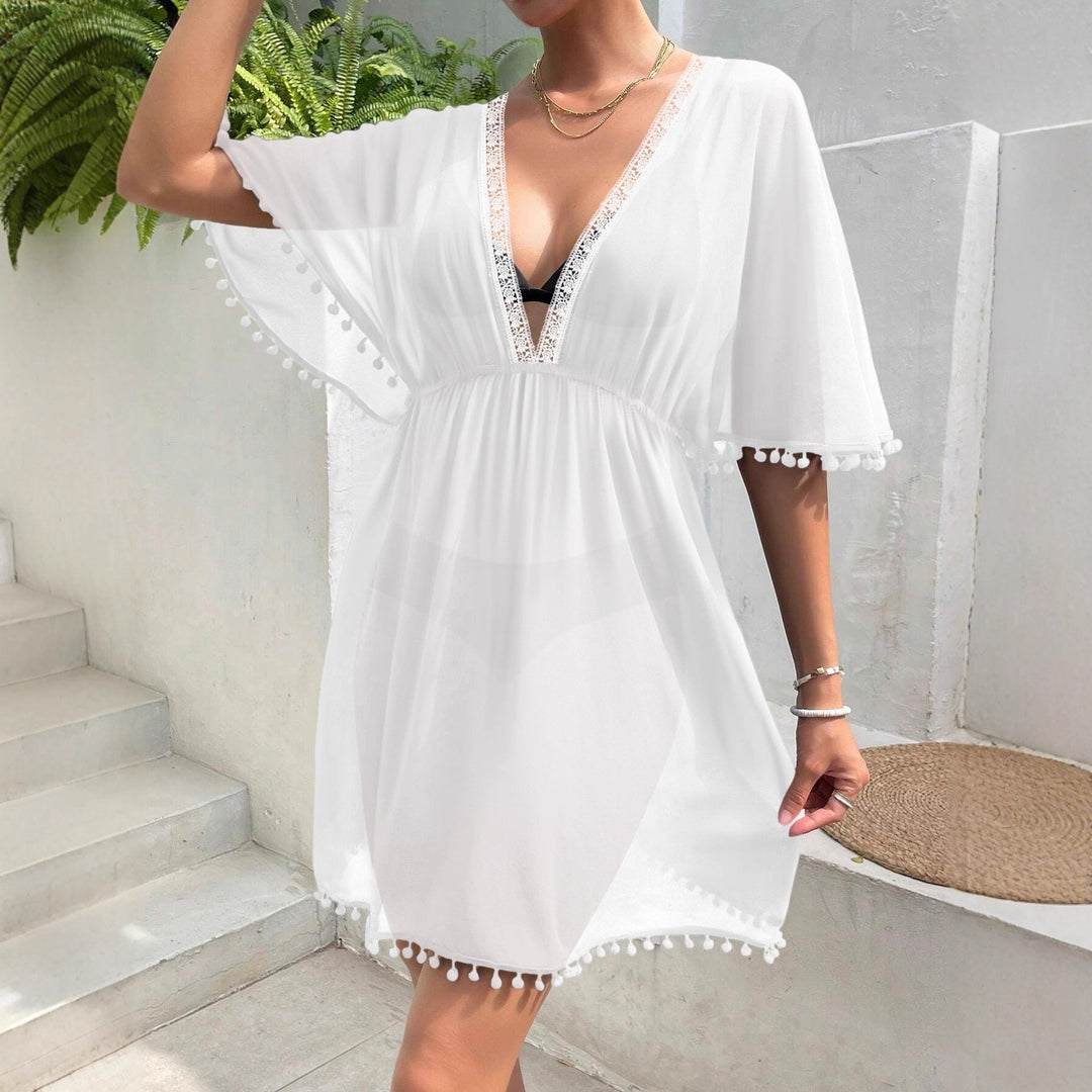 Copricostume da spiaggia donna in pizzo patchwork con scollo a V e cintura. Abito estivo casual resort.