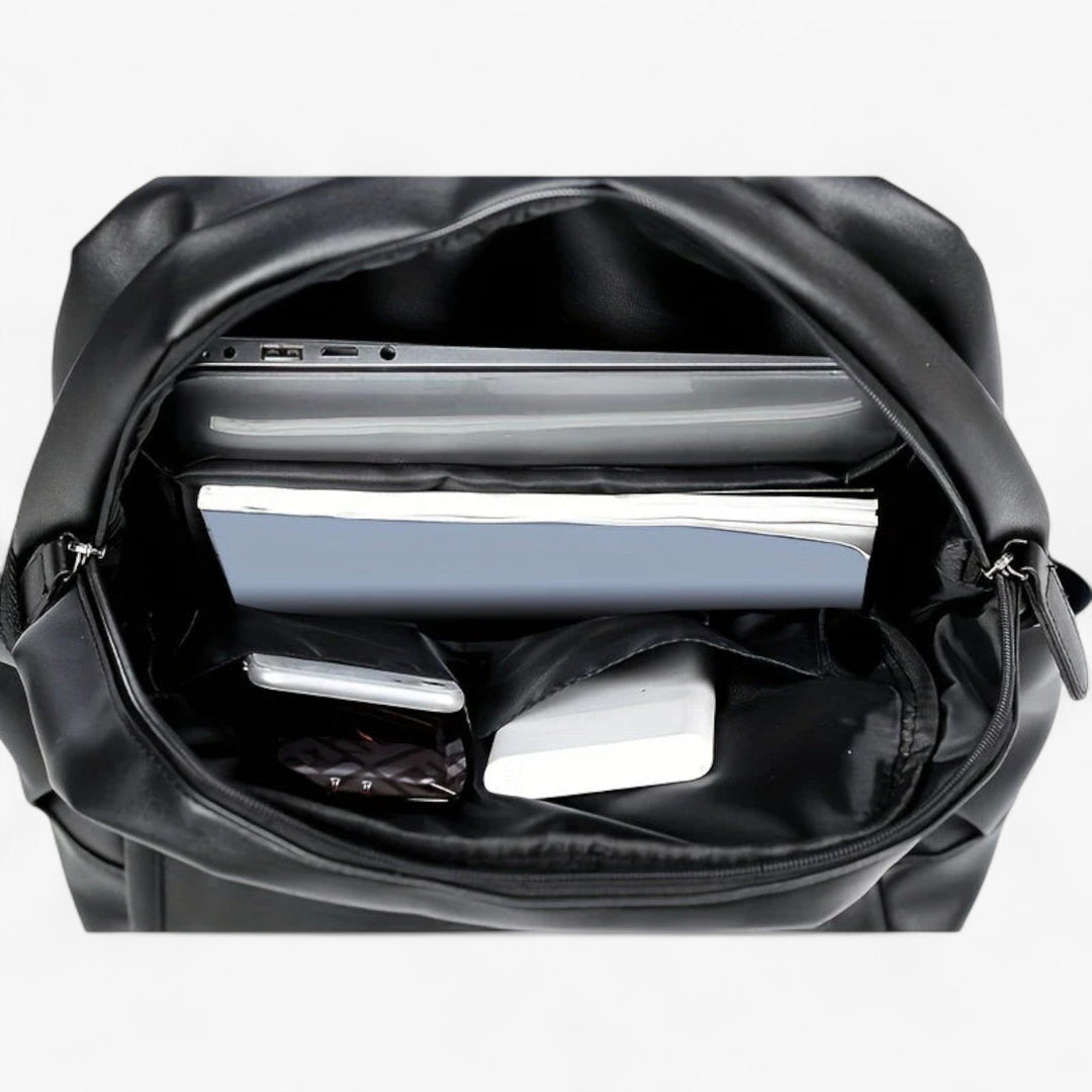 Zaino urbano nero per uomo con design moderno, ideale per lo stile cittadino.