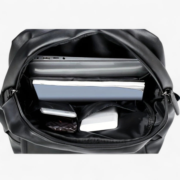 Zaino urbano nero per uomo con design moderno, ideale per lo stile cittadino.