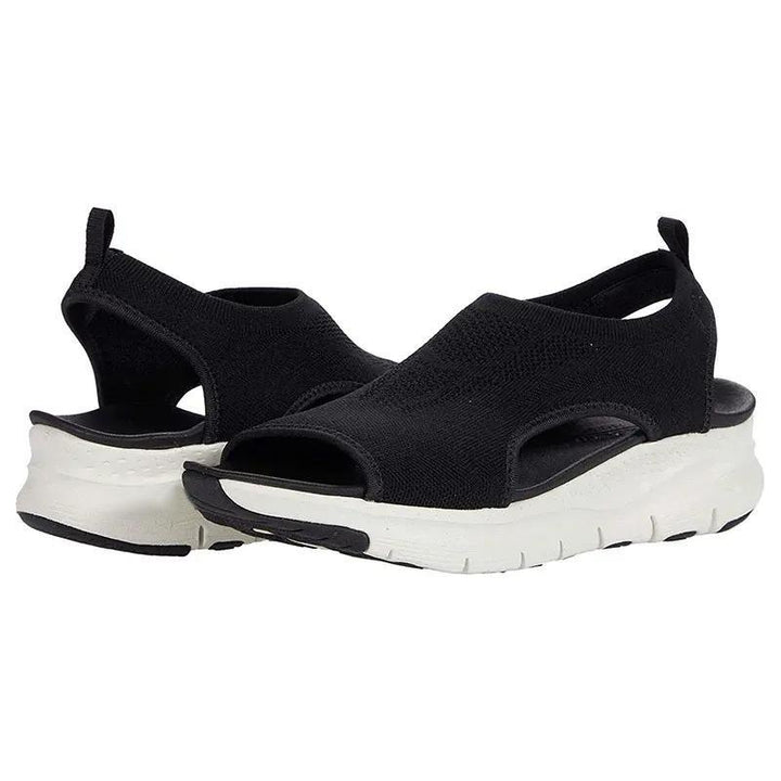 Sandali estivi donna slip-on, design alla moda. Perfetti per la spiaggia e look casual estivi.
