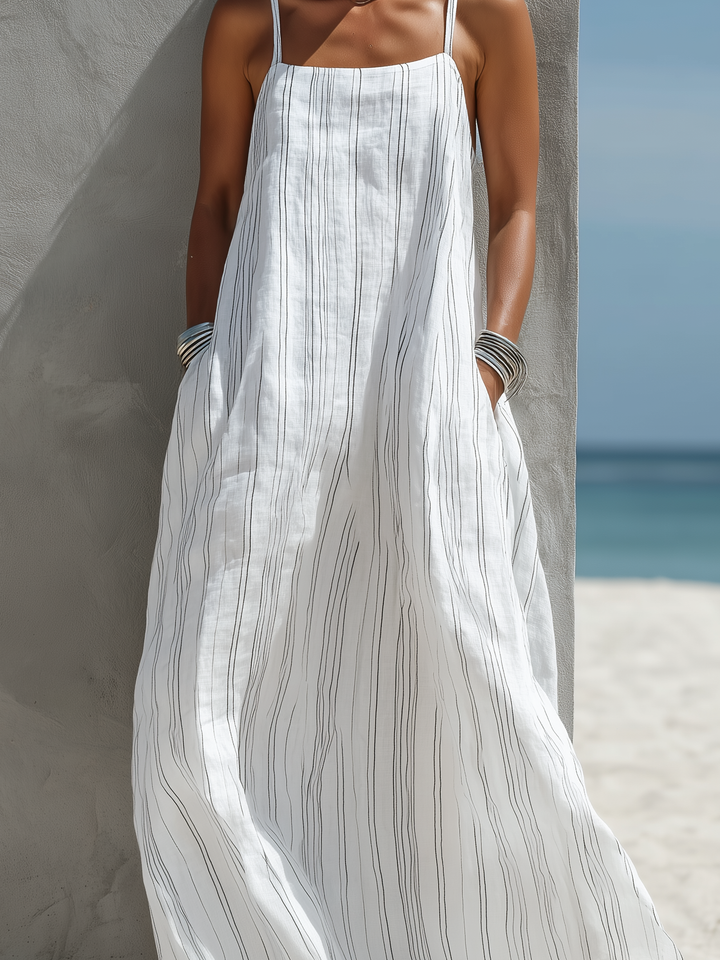 Abito estivo maxi smanicato a righe per donna, comodo ed elegante, perfetto per outfit casual da vacanza.