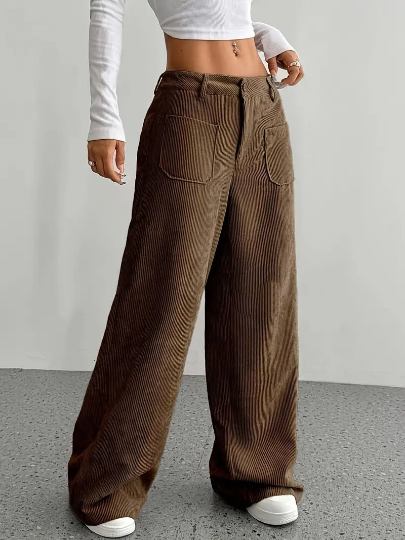 Abbigliamento moda donna: pantaloni a coste, vita alta e gamba larga per un comfort superiore.
