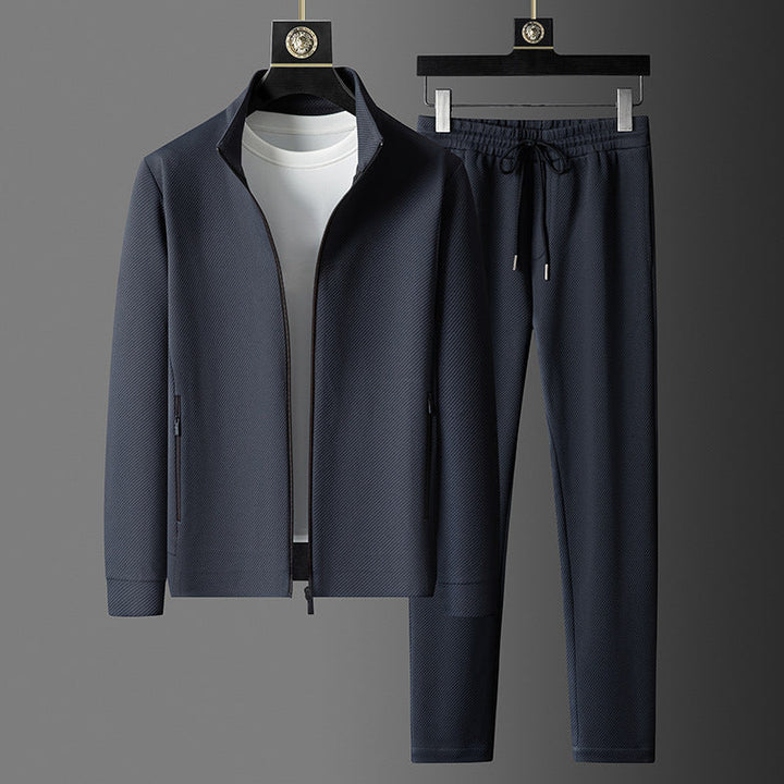 Completo sportivo casual uomo in felpa con collo alto e zip, ideale per outfit primavera-autunno e moda uomo.