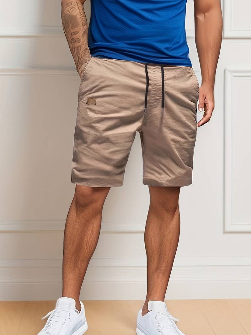 Pantaloncini multitasche uomo, stile cargo casual. Essenziali per il viaggio o un look estivo e disinvolto.