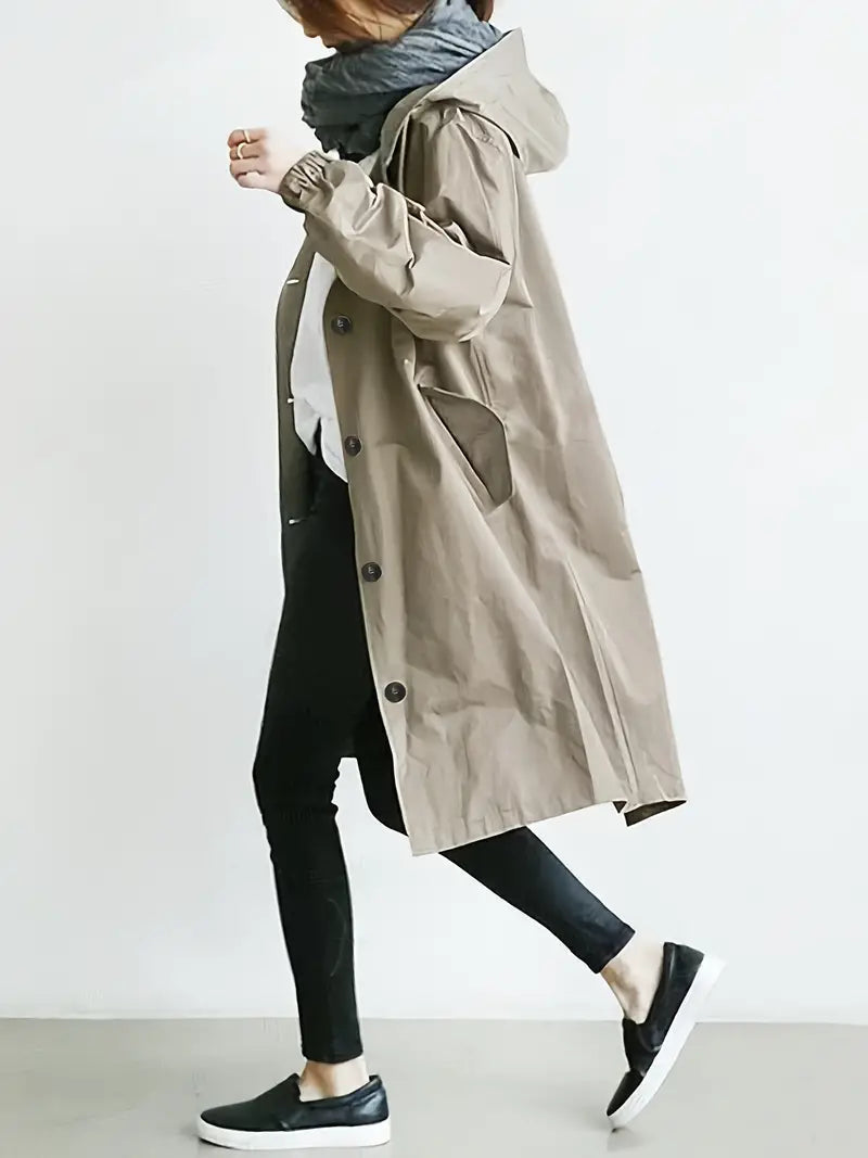 Soprabito donna autunnale casual, giacca pioggia con cappuccio e polsini regolabili, moda femminile pratica.