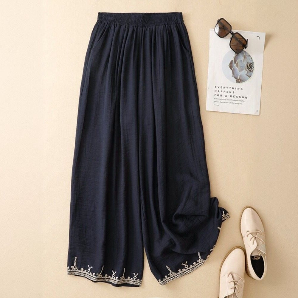 Shorts donna vintage in lino, vita alta con eleganti dettagli in pizzo ricamato per un look estivo confortevole.