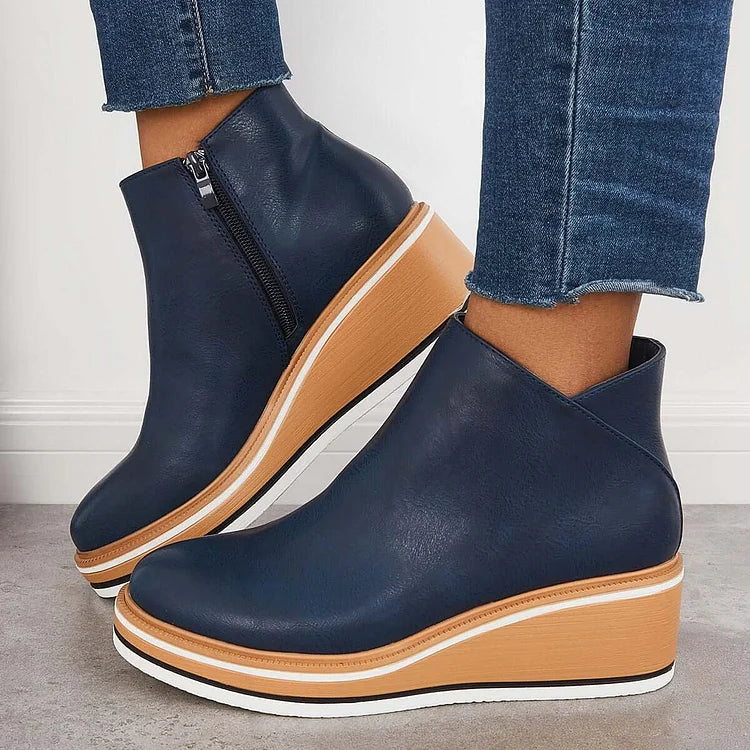 Stivali donna in suede beige, eleganti e caldi di lusso. Perfetti per outfit autunno/inverno.