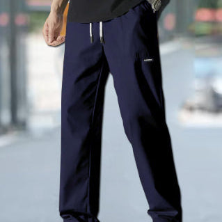 Pantaloni cargo uomo ampi, stile casual versatile. Ideali per comfort quotidiano e look alla moda.