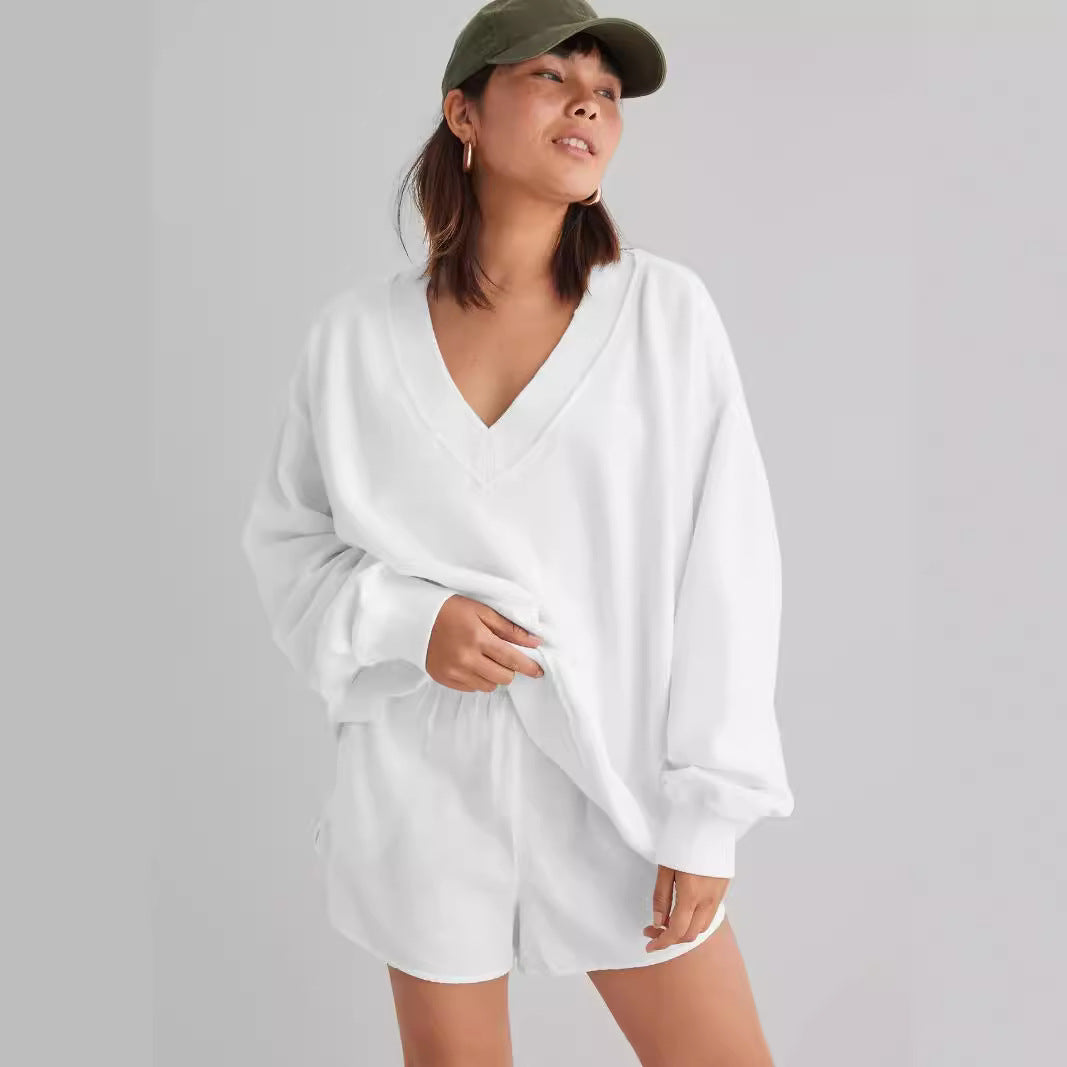 Maglione girocollo donna, ampio e moderno, con maniche lunghe per un comfort elegante.