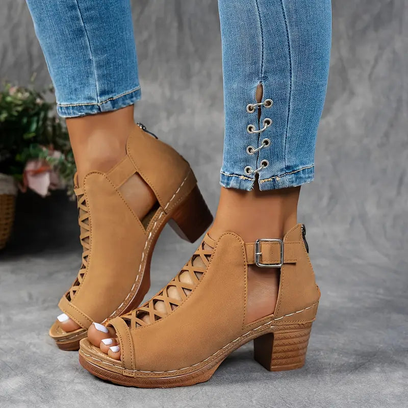 Sandali eleganti da donna con tacco alto e punta aperta, perfetti per l'estate.
