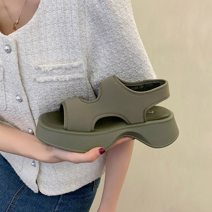 Sandali estivi da donna con zeppa, perfetti per camminate e tempo libero. Stile sportivo-casual, comfort garantito.
