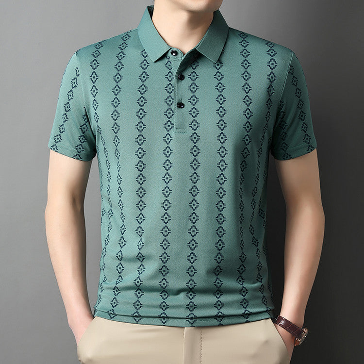Polo uomo slim fit verde con elegante stampa floreale e dettaglio asimmetrico, casual estivo.