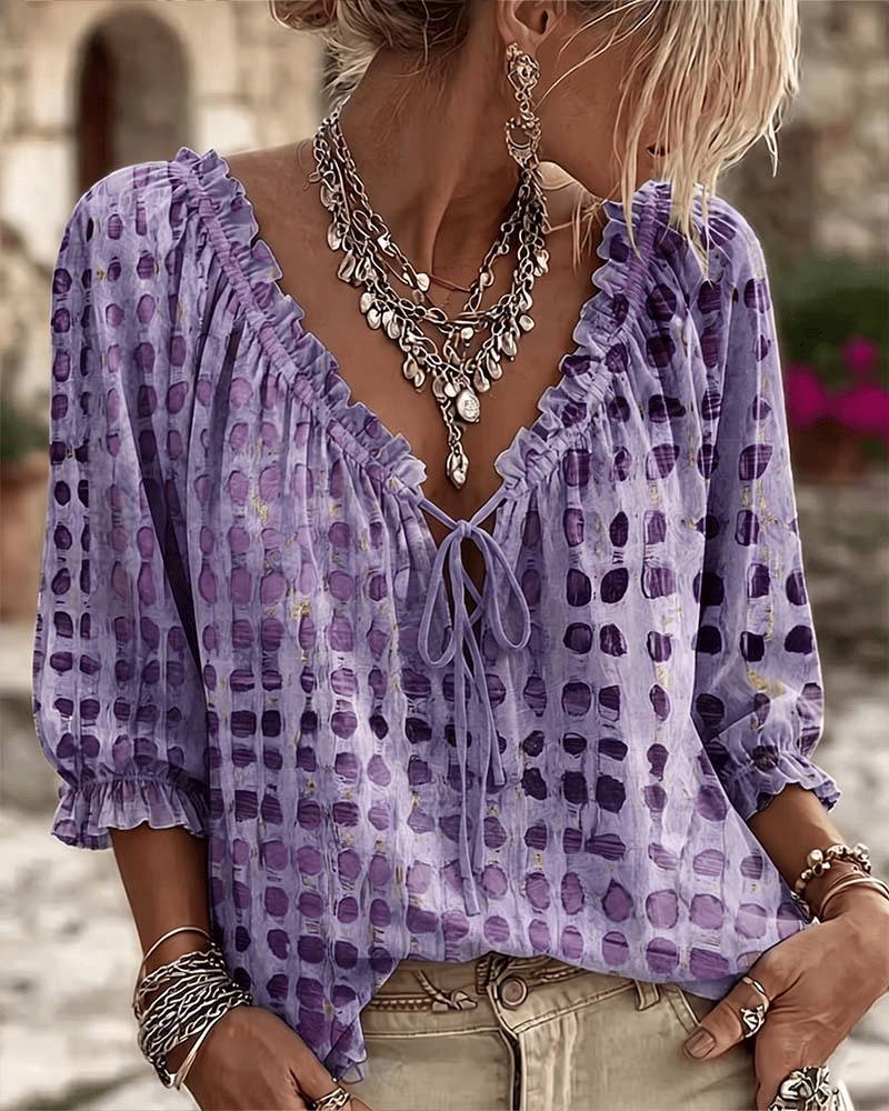 Blusa donna a pois, stile boho, scollo V con laccio, maniche 3/4. Un capo casual-elegante indispensabile.