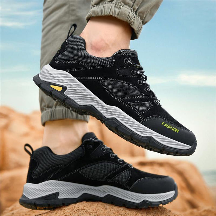 Scarpe da ginnastica uomo, suola piatta per stabilità. Ideali per sport e tempo libero.