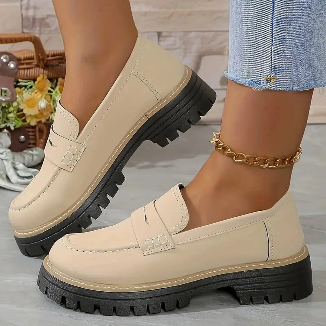 Sneakers donna eleganti per comfort quotidiano, scarpe casual basse e versatili per ogni outfit di moda donna.