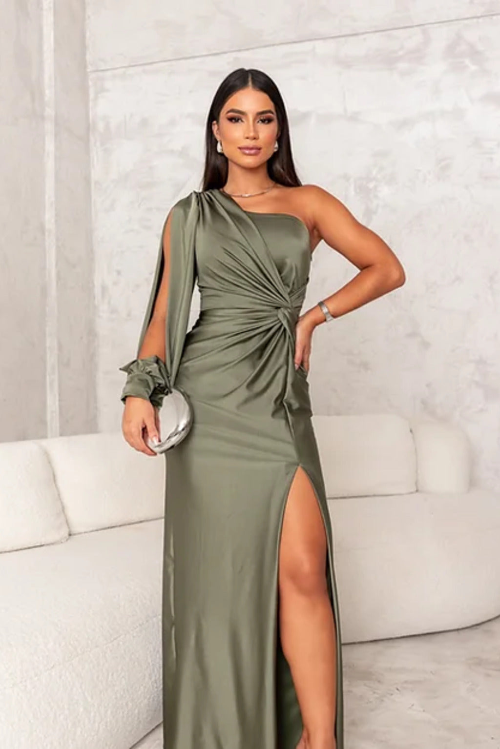 Vestito midi aderente donna, ideale per feste estive e primaverili eleganti.