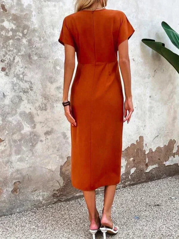 Abito da sera midi arancione brillante, elegante scollo incrociato e maniche corte. Ideale per la moda donna.