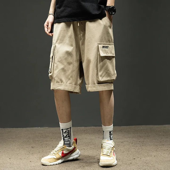 Shorts cargo neri da uomo, stile casual, perfetti per l'estate e abbigliamento pratico.