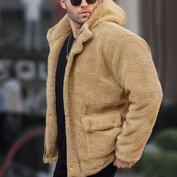 Giacca invernale uomo protettiva con cappuccio, design a tinta unita e tasche a toppa, look caldo ed elegante.