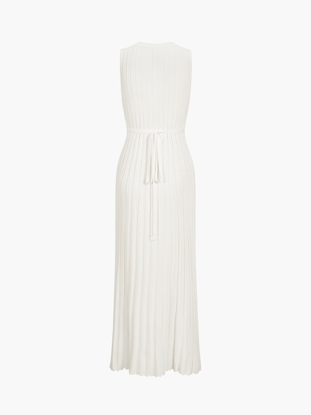 Dettaglio del tessuto plissettato di un abito elegante da donna. Vestito versatile per ogni stagione.