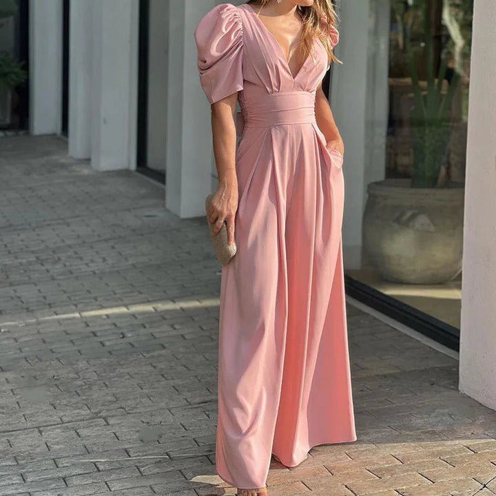 Tuta chic donna con scollo a V profondo e maniche a palloncino, abbigliamento perfetto per serate moda.