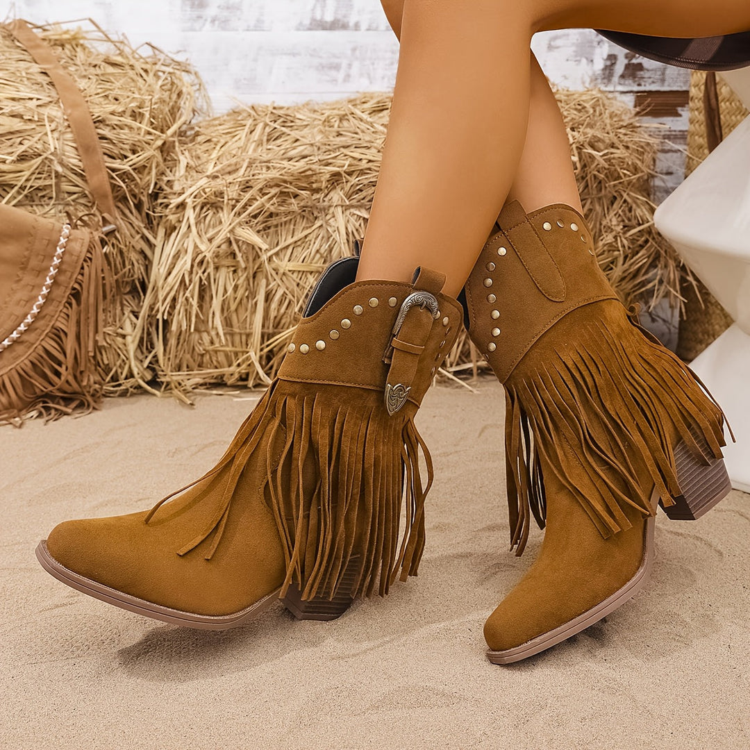 Stivali cowboy donna neri con frange e borchie. Tacco a blocco robusto per un look western moderno.