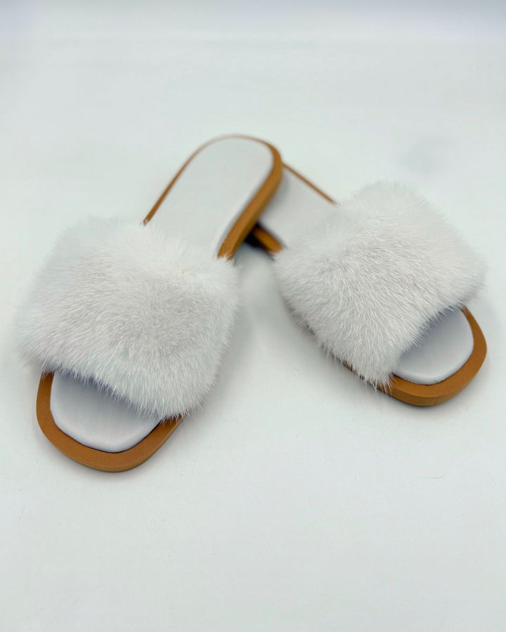 Pantofole estive donna bianche, design moderno con visone e memory foam per comfort superiore.