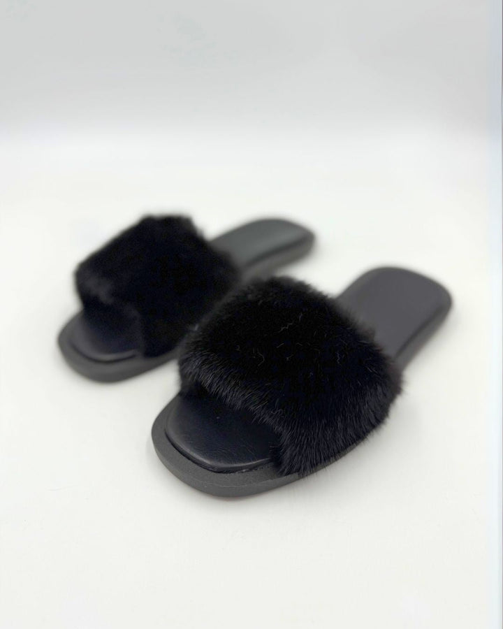 Pantofole estive da donna nere con comfort Memory Foam, ideali per relax e casa. Calzature comode ed eleganti.