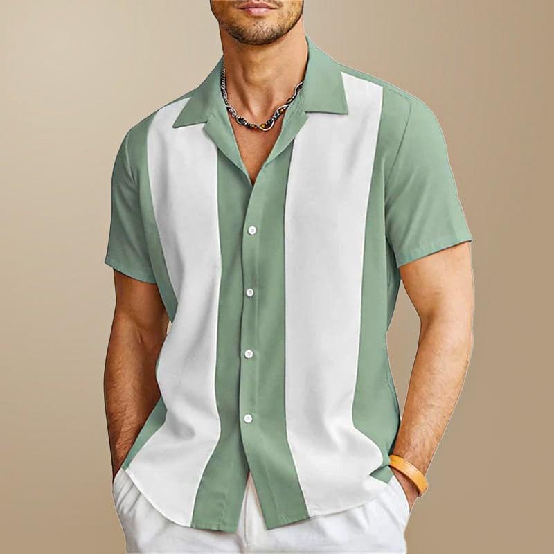 Camicia uomo moderna a maniche corte con righe verticali a blocchi di colore, ideale per look estivi casual.