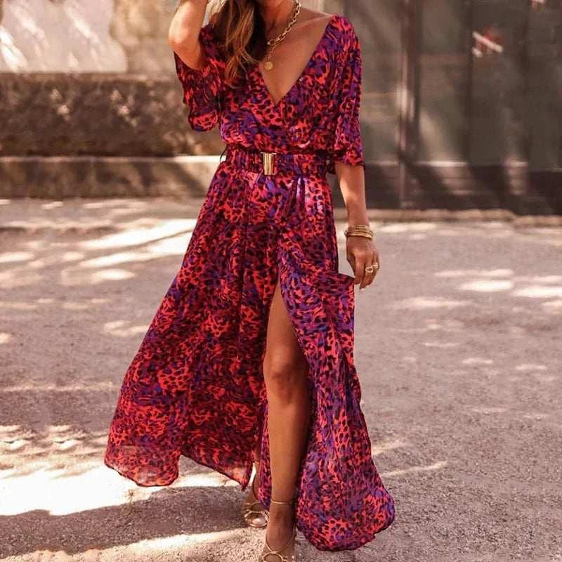 Abito longuette donna elegante stampa animalier, scollo a V e spacco laterale. Perfetto per moda estiva e look da sera.