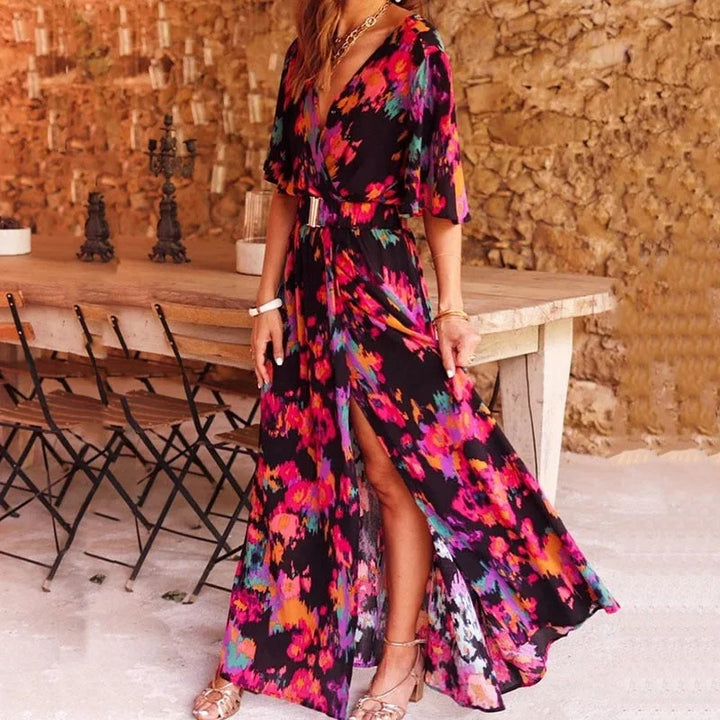 Moda estiva: abito longuette donna chic stampa animalier, spacco laterale e scollo a V. Eleganza per ogni occasione.