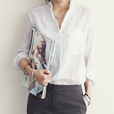 Camicia da donna abbottonata, maniche corte, ideale per un outfit versatile e alla moda, da casual a ufficio.