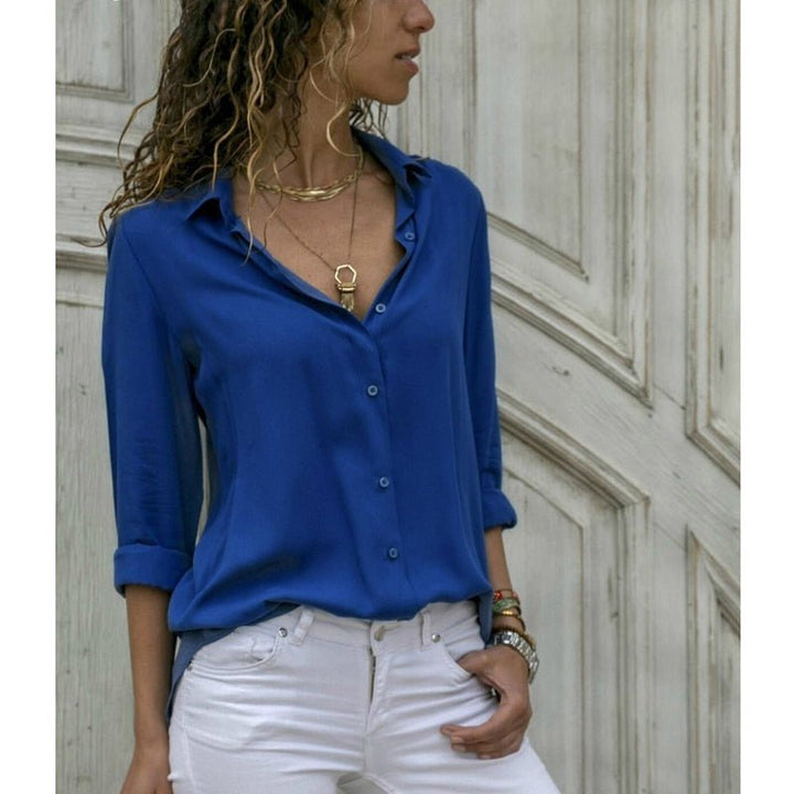 Camicia classica da donna con bottoni, tessuto leggero e maniche lunghe per ogni occasione.