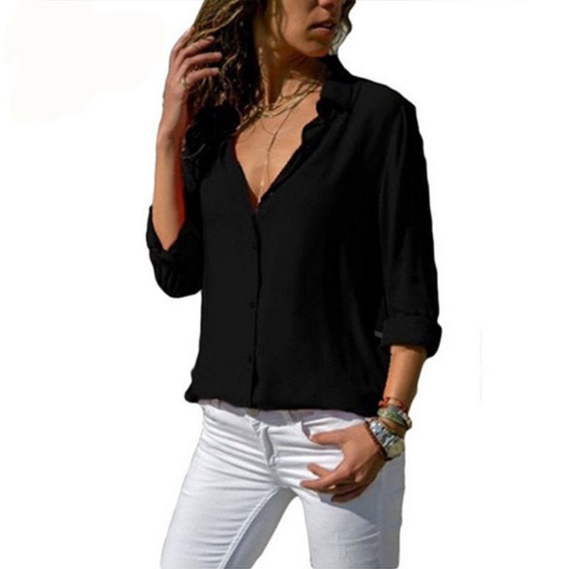 Look completo con camicia da donna a maniche lunghe, ideale per un outfit versatile.