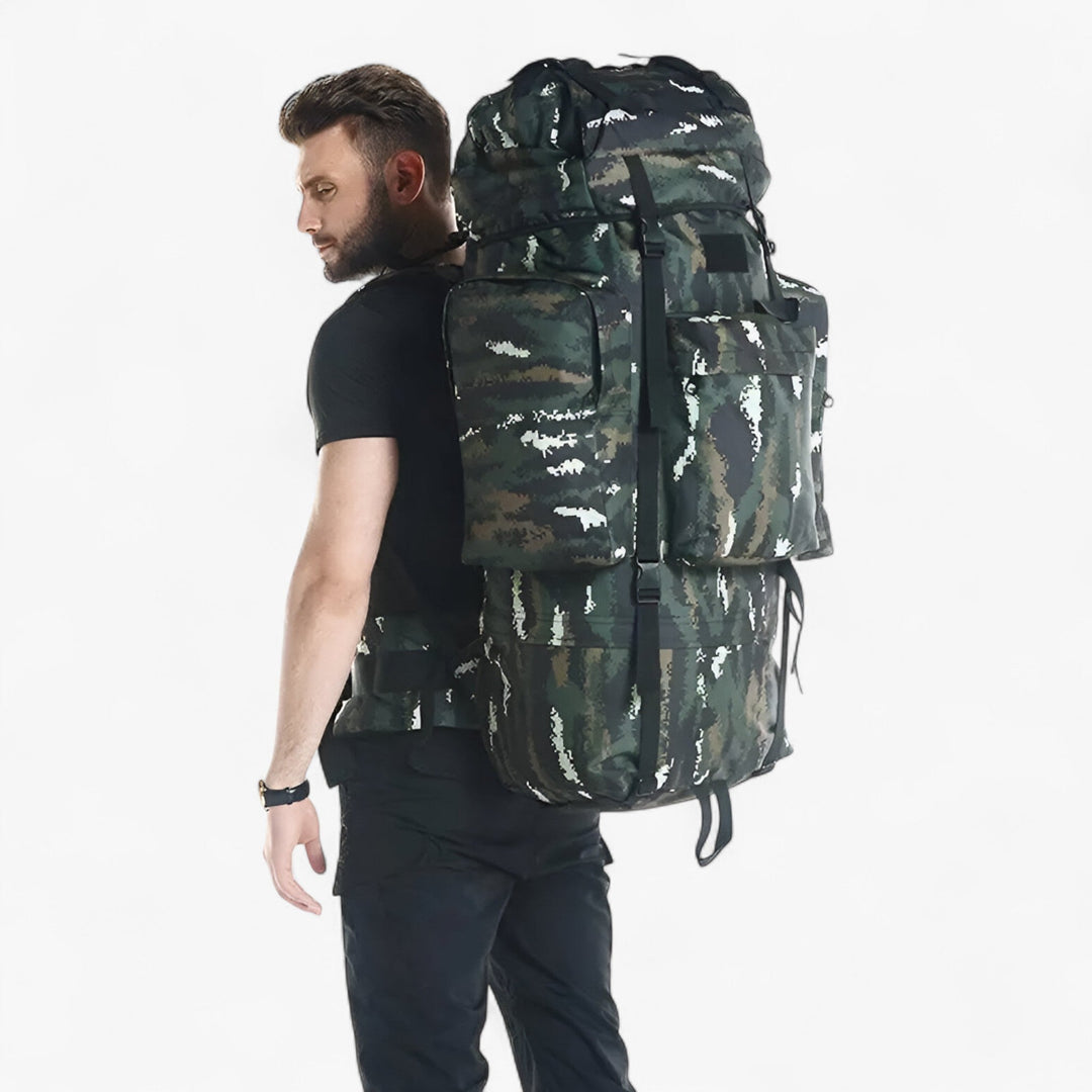 Zainetto outdoor unisex compatto, design pratico per avventure, escursioni e uso quotidiano in città o natura.