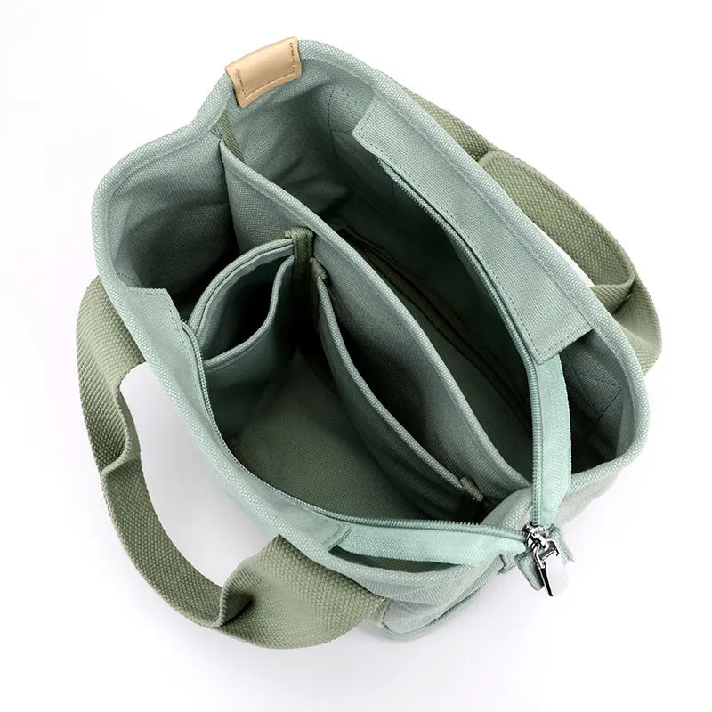 Elegante borsetta a tracolla da donna piccola in tela multicolore, ideale per viaggio o uso quotidiano.