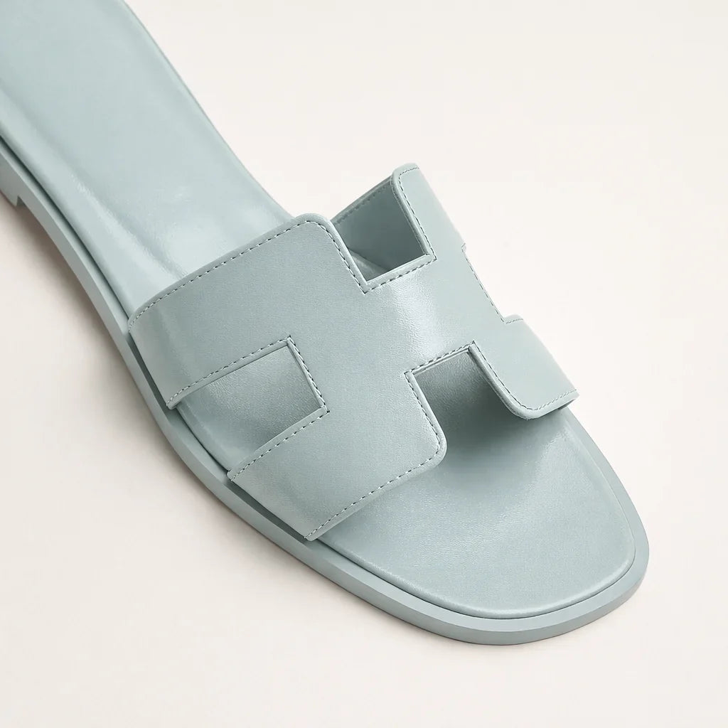 Suola ergonomica dei sandali Capri artigianali, comfort duraturo per piedi di uomo e donna in estate.