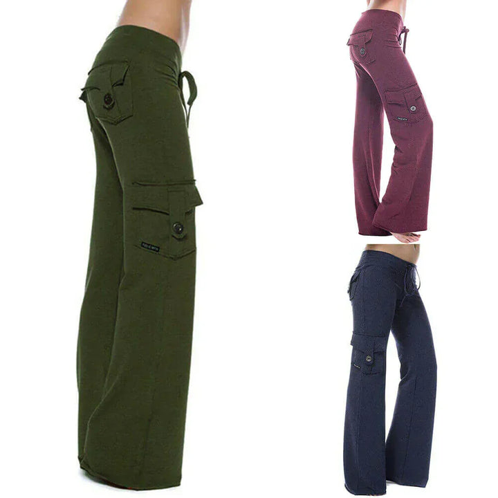 Pantaloni cargo donna neri svasati con vita elastica e tasche laterali, perfetti per look casual e quotidiani.