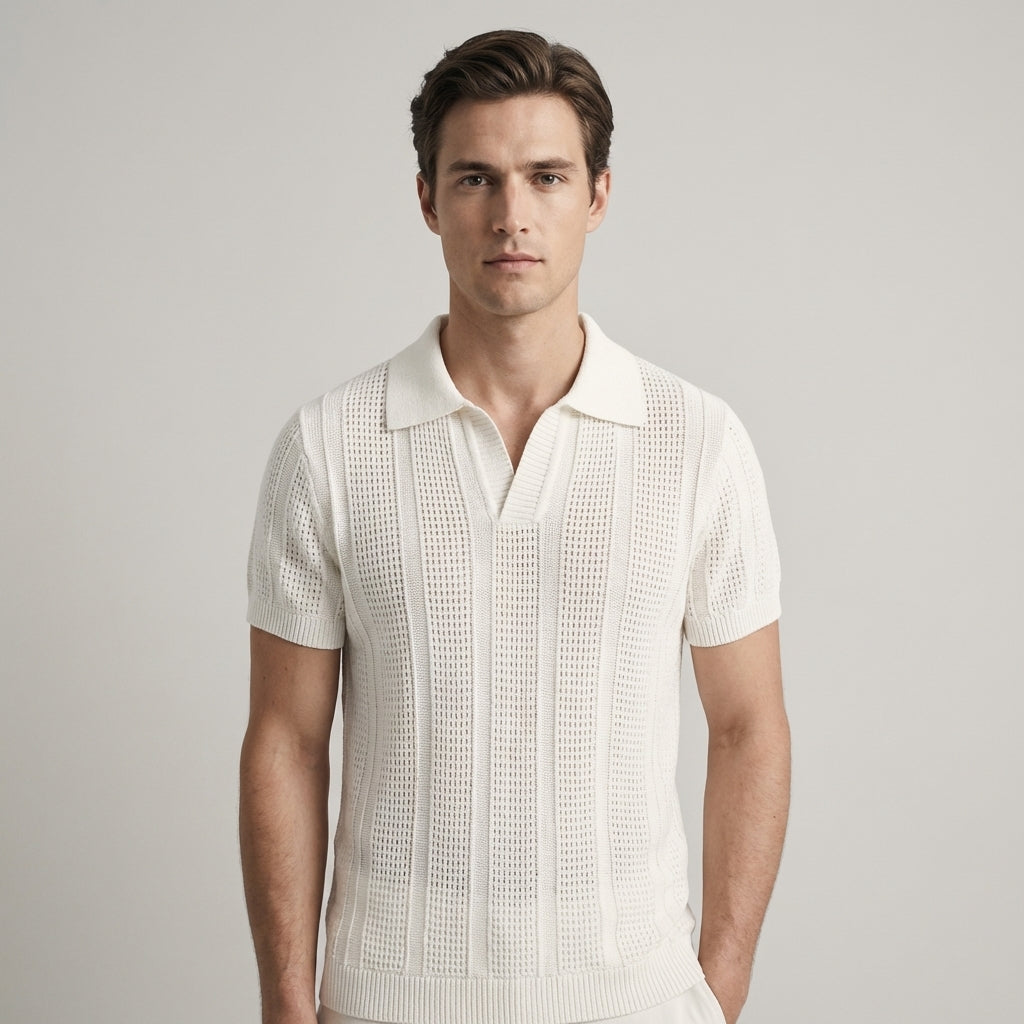 Polo uomo in maglia avorio, colletto a costine, ideale per look casual e raffinati.