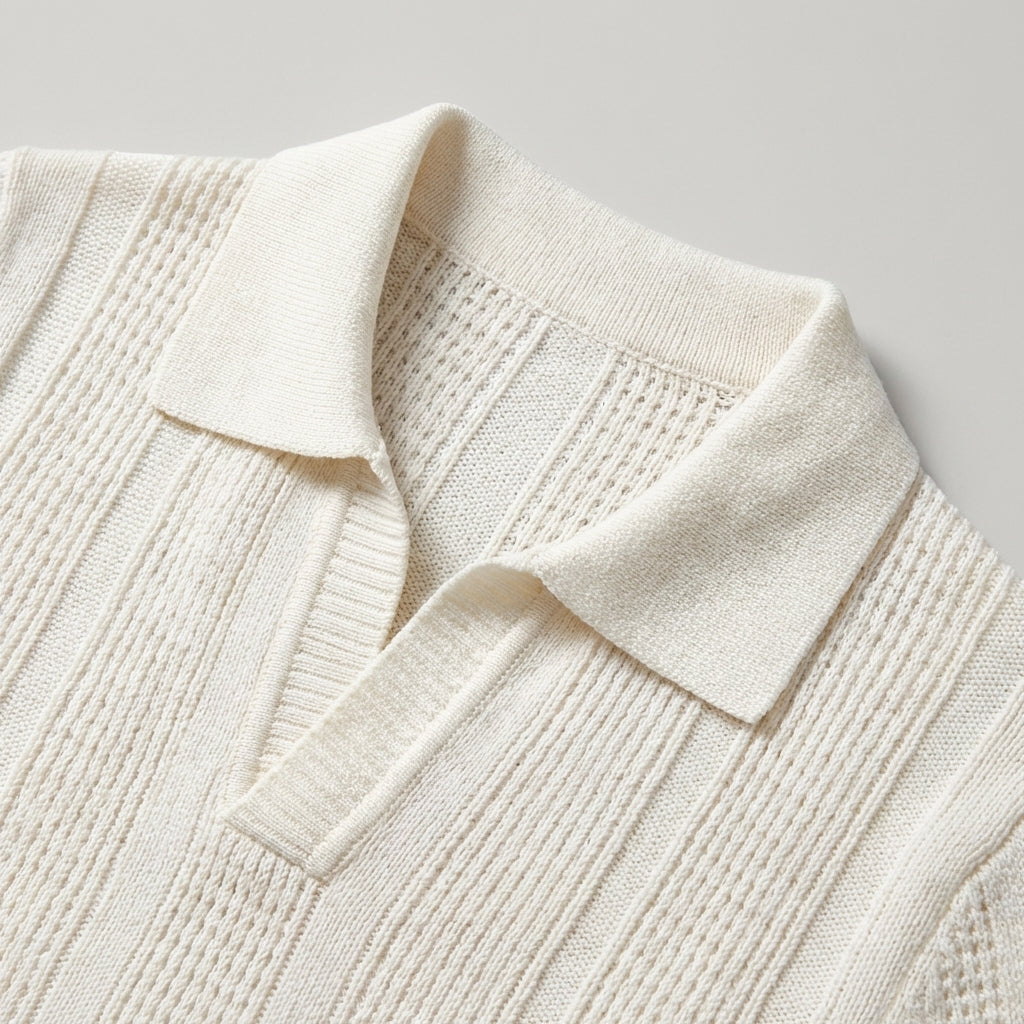 Elegante polo da uomo in maglia avorio, manica corta, perfetta per primavera estate.
